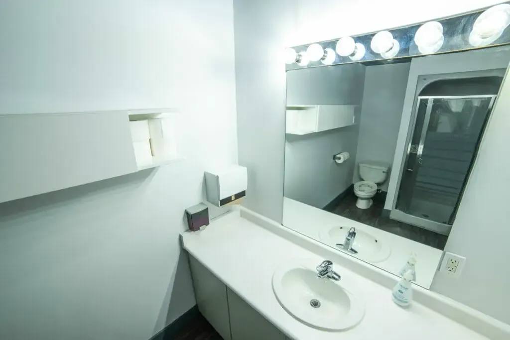 Production Office/Wardrobe Ensuite