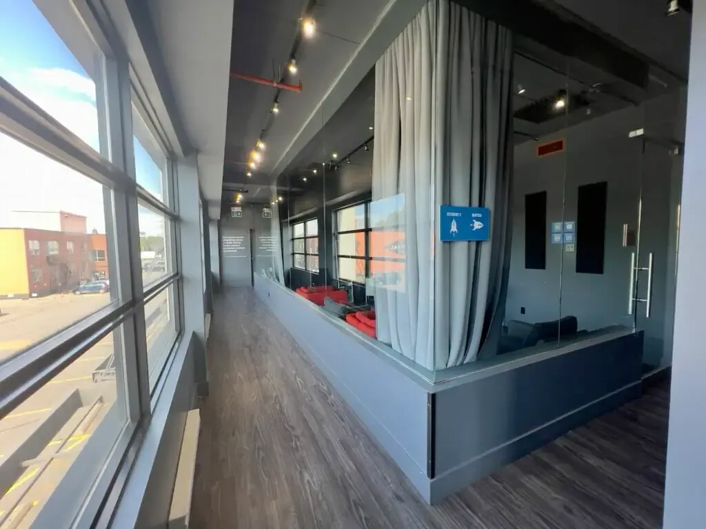 Main Hallway w/Windows