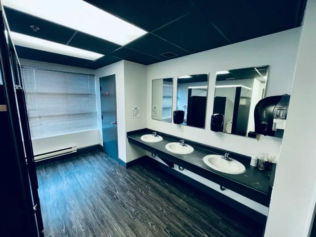 Restroom x2 Stalls, x2 Urinals