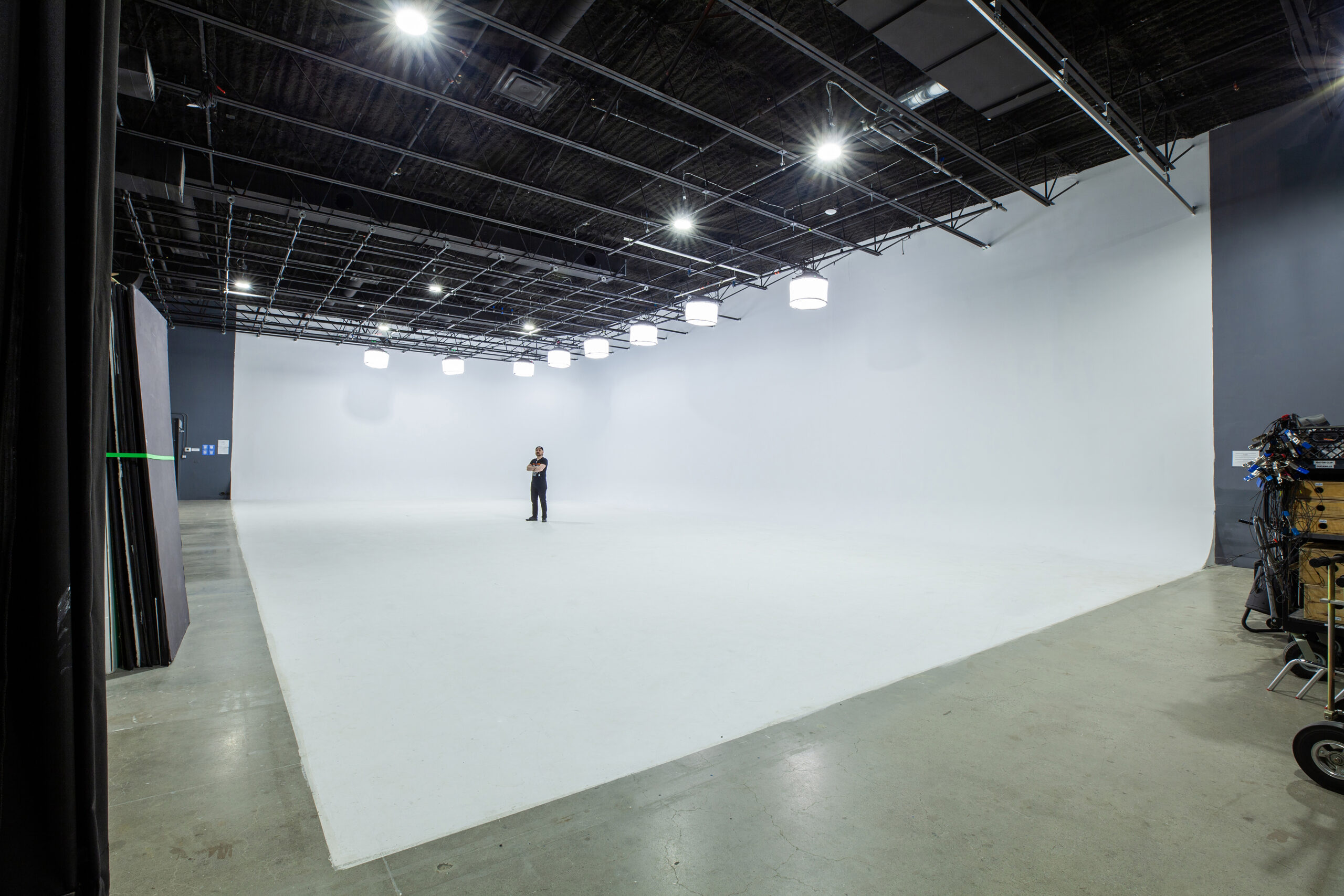 AstroLab Studios_Studio Cyc_Reverse Angle_Human For Scale